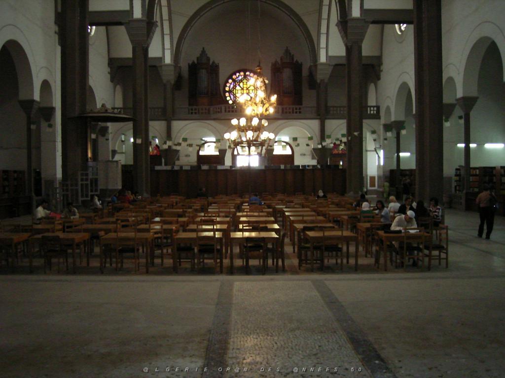 089-ORAN-Juin06-interieur de la cathedrale.jpg - Unicode